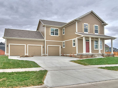 1715 SW Linden Street Prairie Trail in Ankeny, IA 3 Beds, 3 Baths - $275,000 Builder: MJ Properties Realtor: Kelly Gebaur 515-453-5938 or Ben Vanzee 515-453-6708